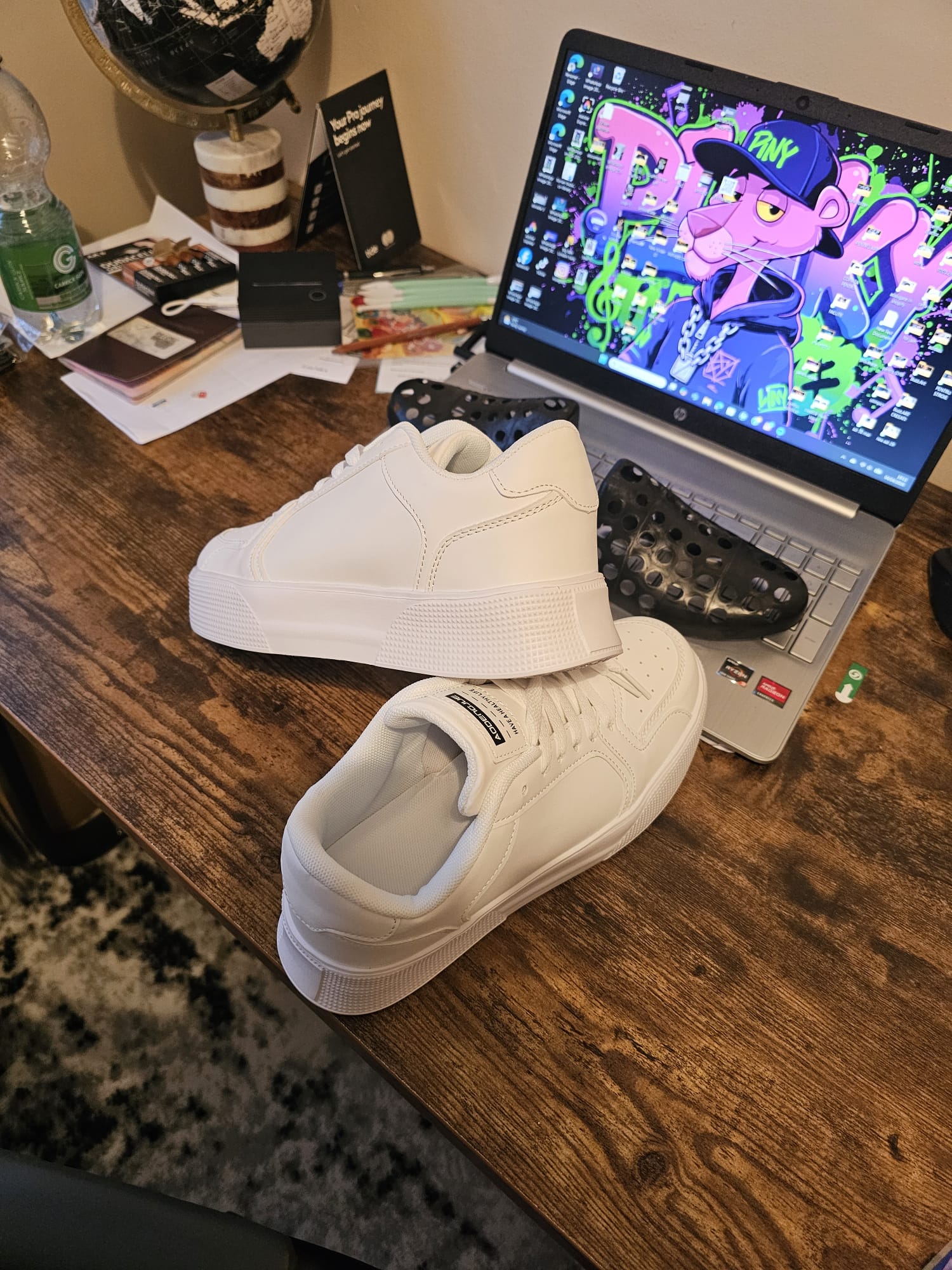 Buzz.Graffiti Sneakers – "Can Do It"